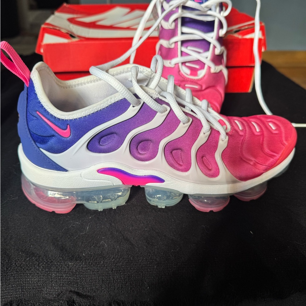 Nike Air VaporMax Plus for women 7.5 with pink/purple gradient. New with box